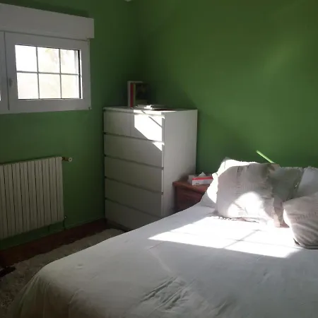 House - 5 Bedrooms With Wifi - 60296 Holiday home *