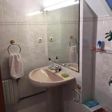House - 5 Bedrooms With Wifi - 60296 Holiday home